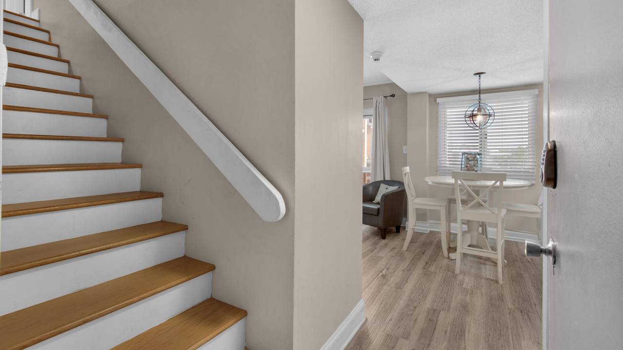 Pinnacle Port A113 - Going upstairs Pinnacle Port A113 - Going upstairs