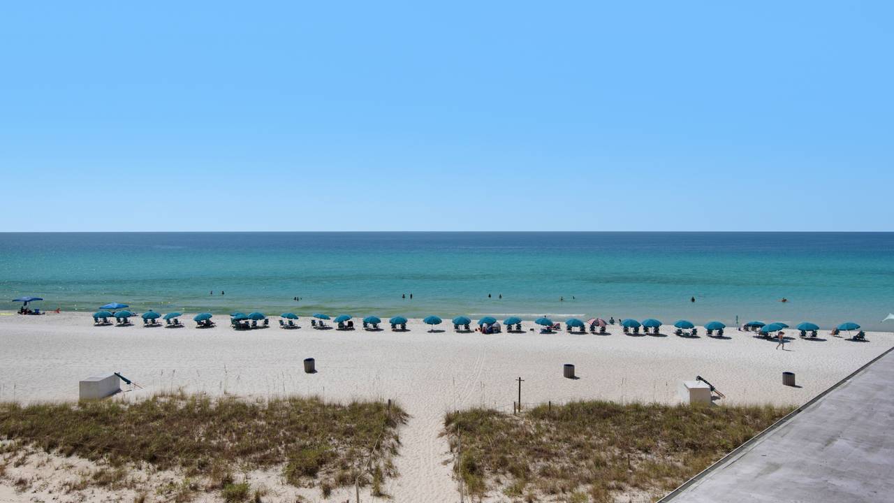 Pinnacle Port A113 - Private balcony overlooking the walkway to Pinnacle Port A113 - Private balcony overlooking the walkway to