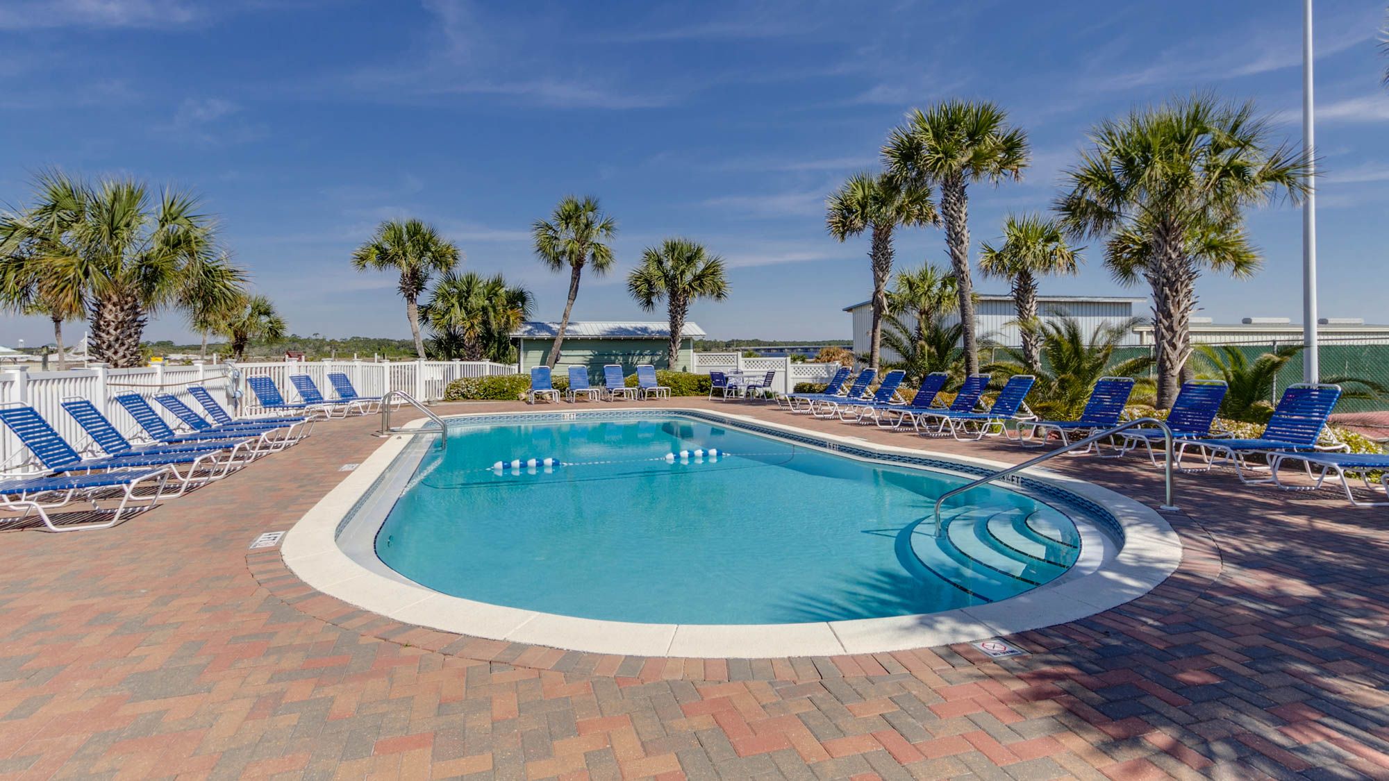 Pinnacle Port Grounds & Amenities