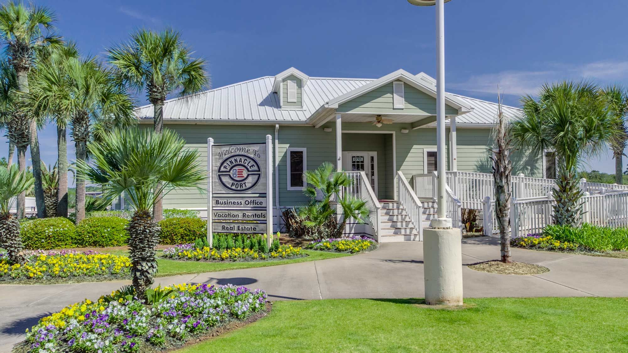 Pinnacle Port Grounds & Amenities