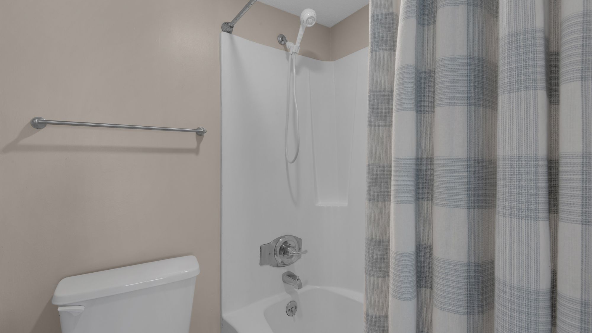 Pinnacle Port A113 - Private bathroom