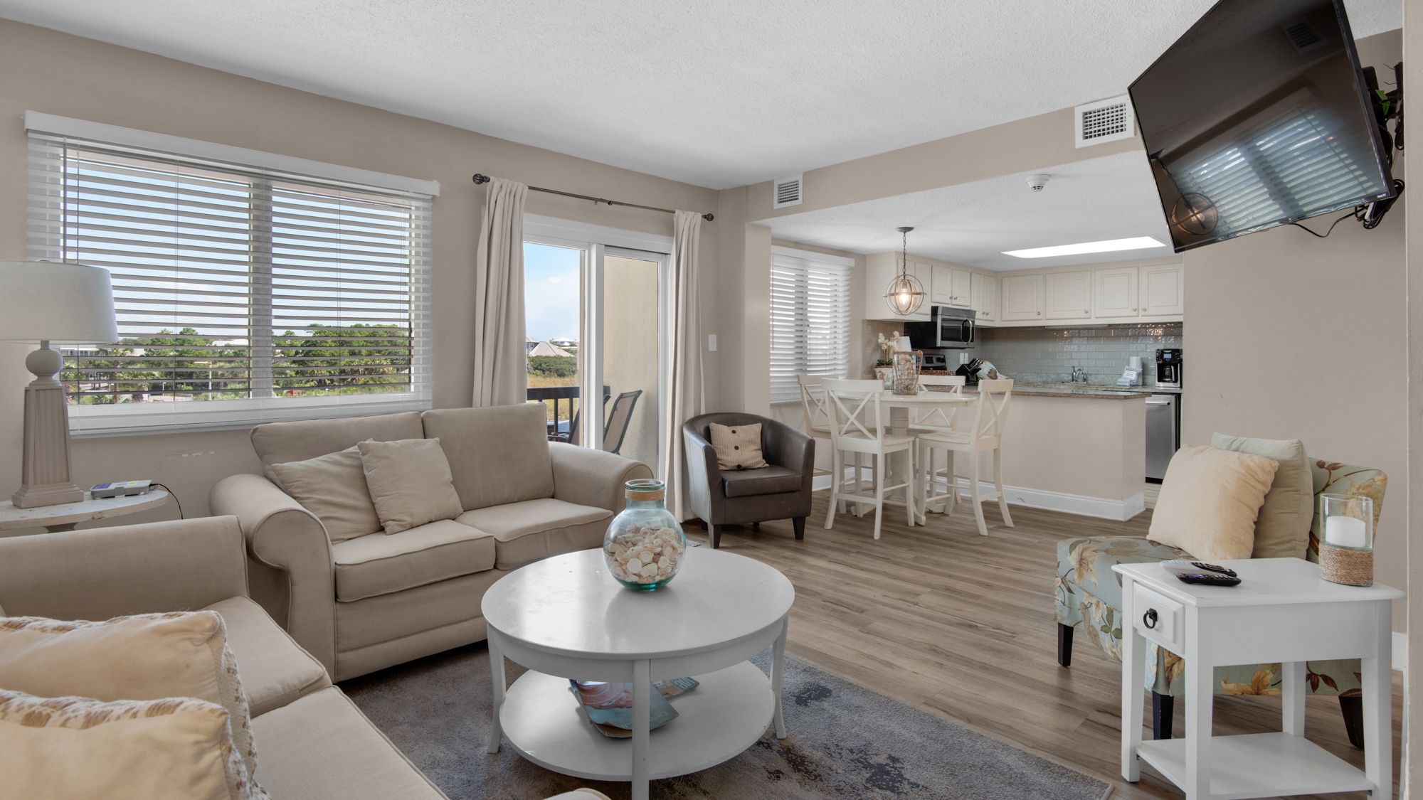 Pinnacle Port A113 - Living area