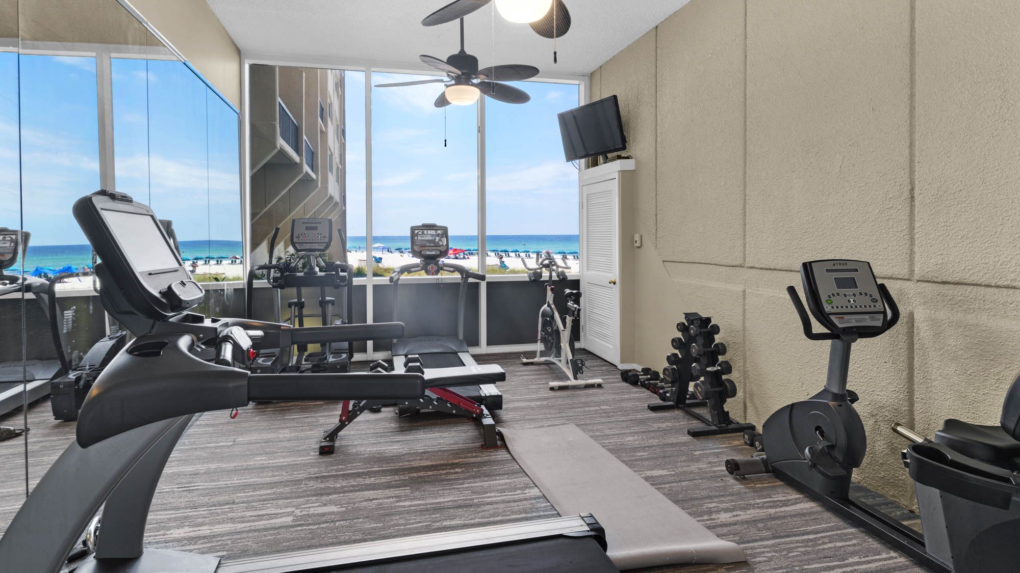 Pinnacle Port Grounds & Amenities