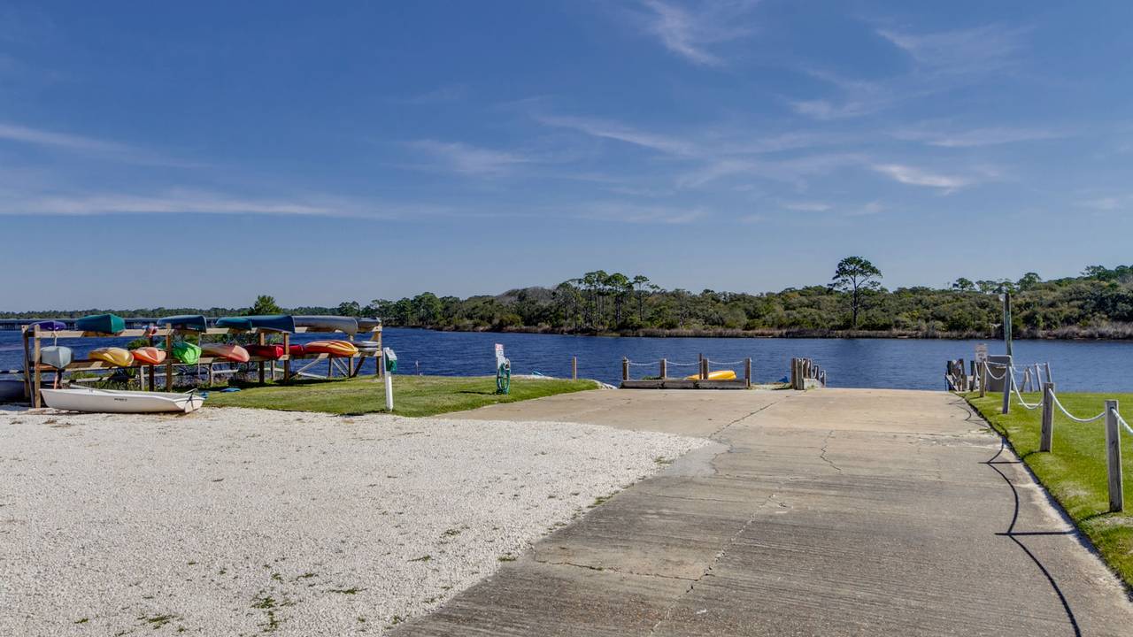 Pinnacle Port Grounds & Amenities Pinnacle Port Grounds & Amenities