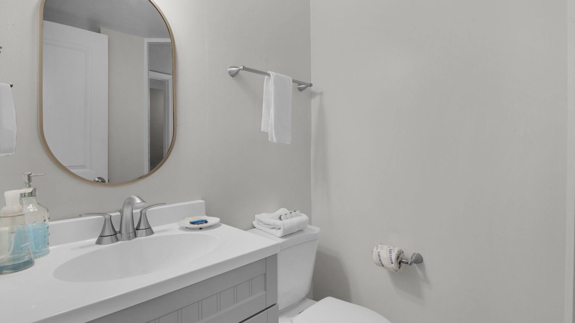 Pinnacle Port A113 - Hallway bathroom