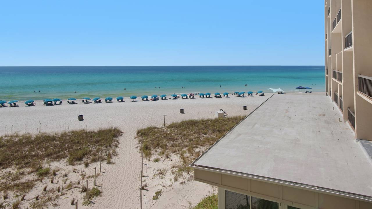 Pinnacle Port A113 - Private balcony overlooking the walkway to Pinnacle Port A113 - Private balcony overlooking the walkway to