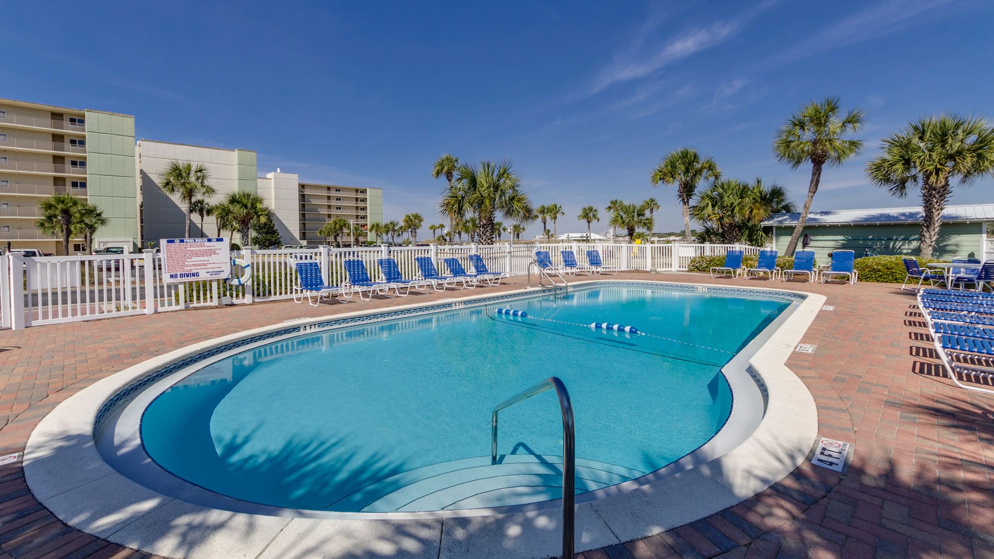 Pinnacle Port Grounds & Amenities