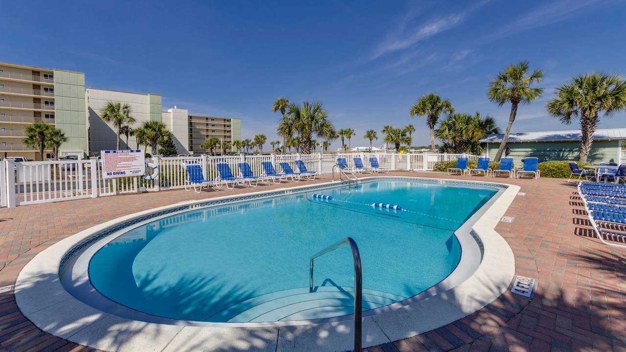 Pinnacle Port Grounds & Amenities Pinnacle Port Grounds & Amenities