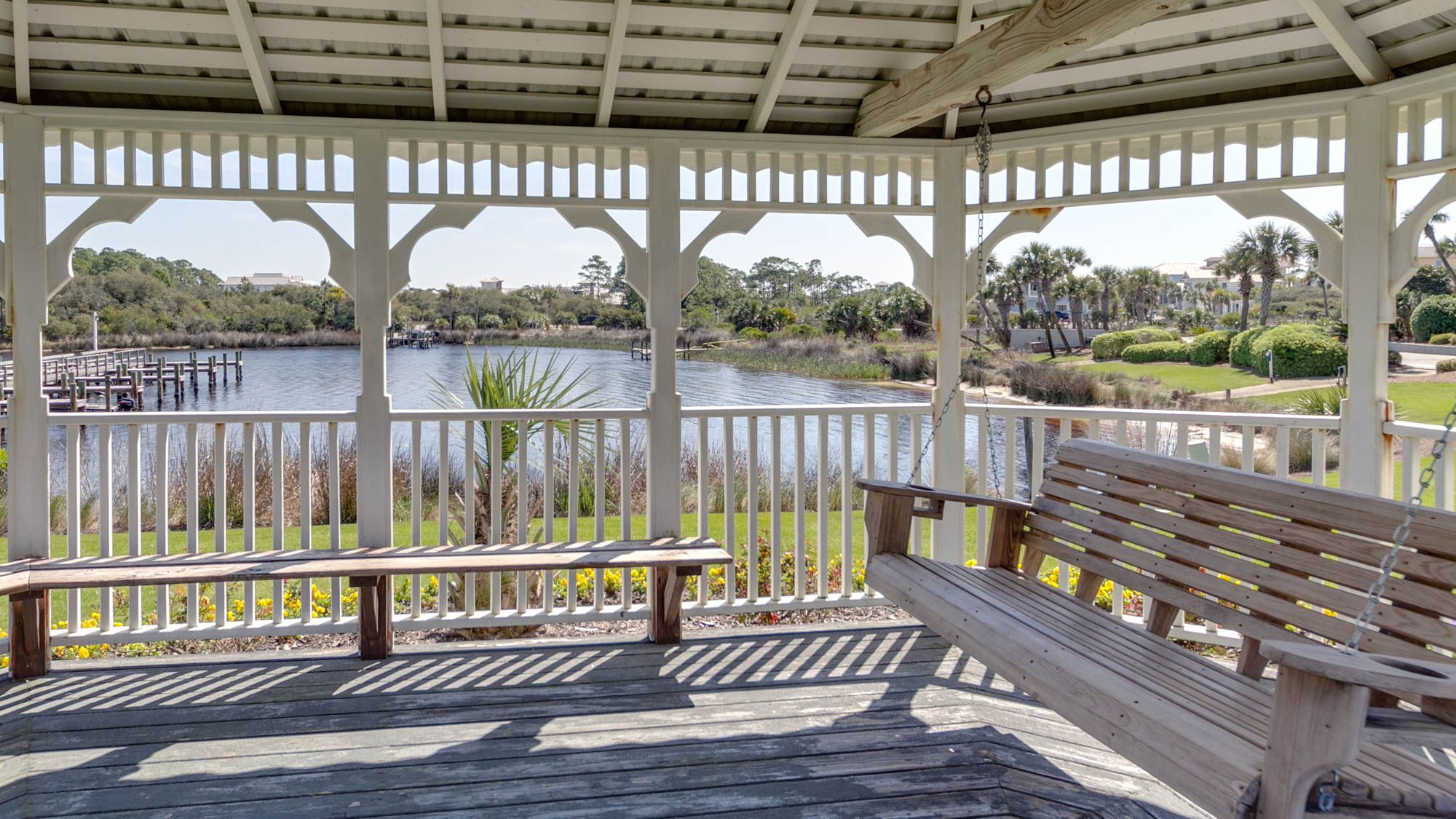 Pinnacle Port Grounds & Amenities