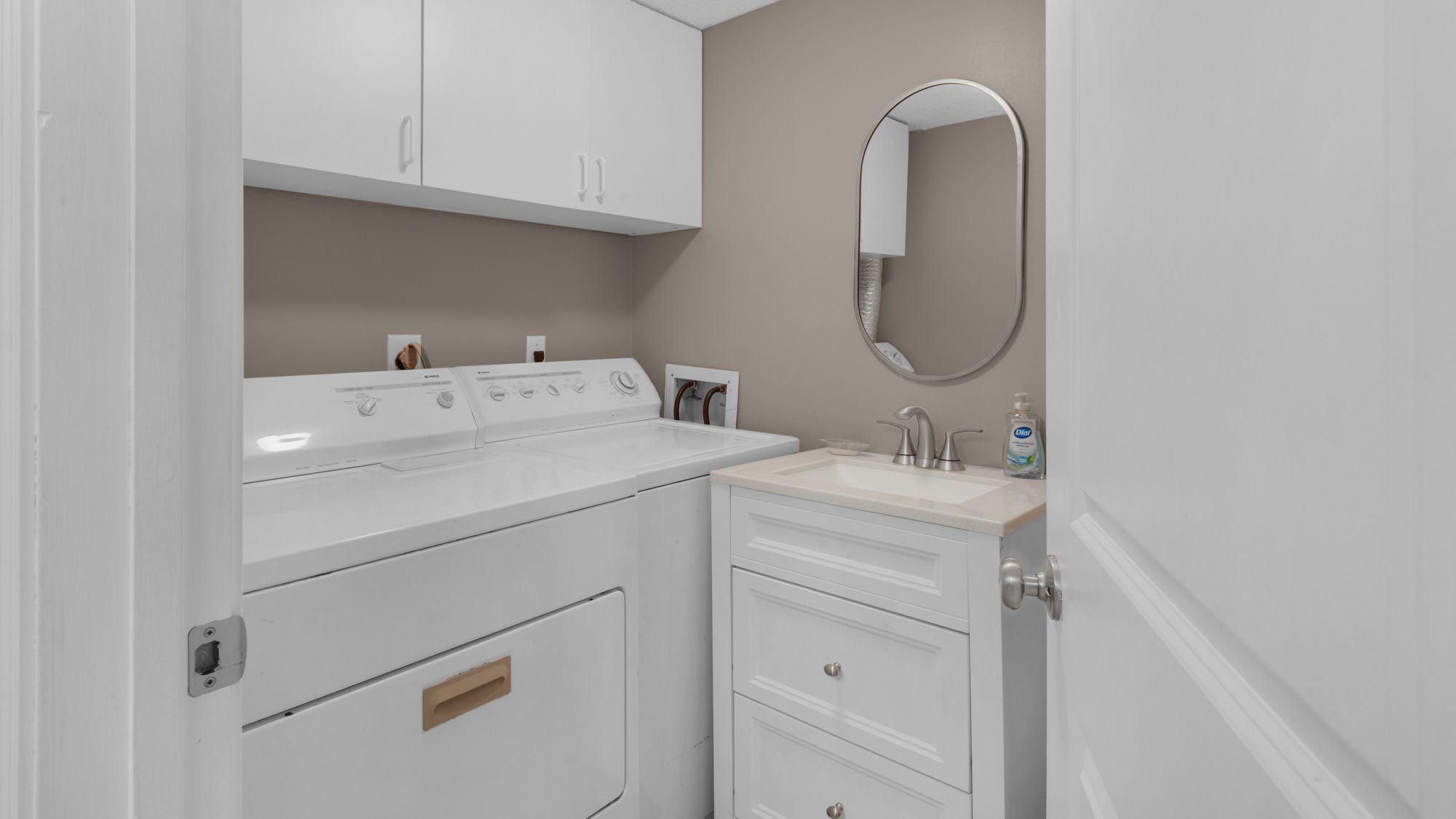 Pinnacle Port A113 - Washer and dryer adjacent to the kitchen