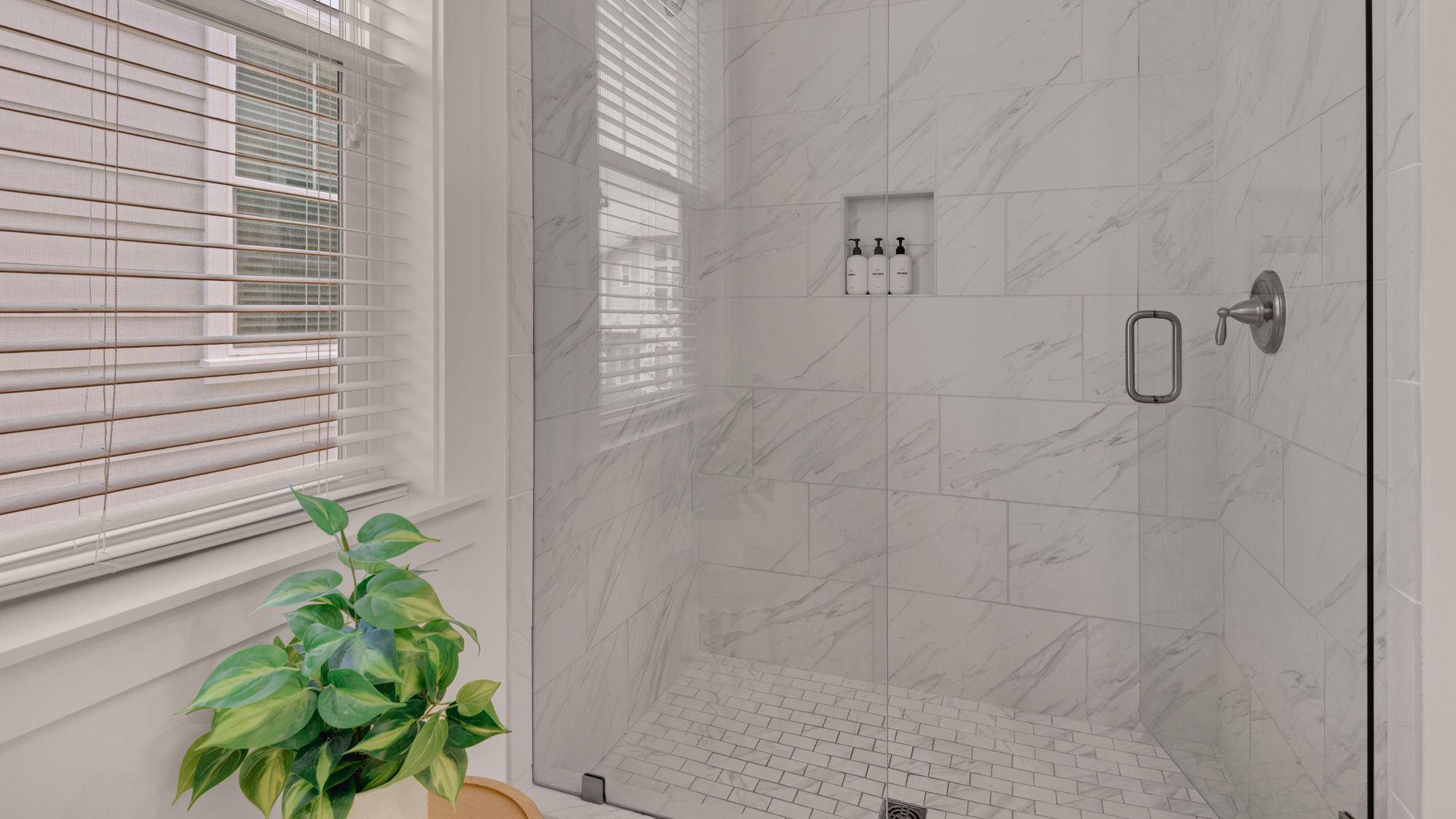 Prominence B - 30 Ray | Master's Private Bathroom