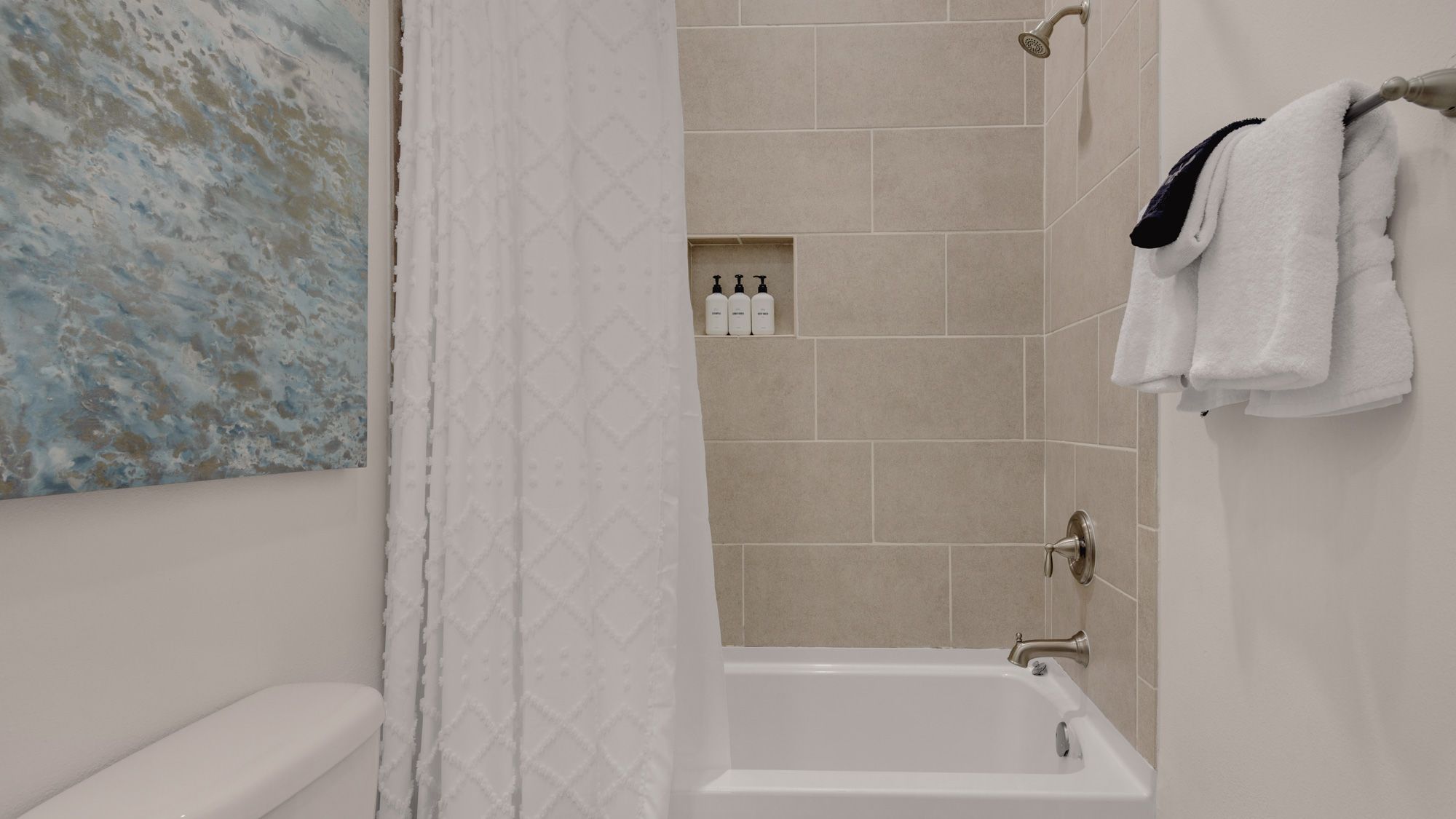 Prominence B - 30 Ray | Shared bathroom