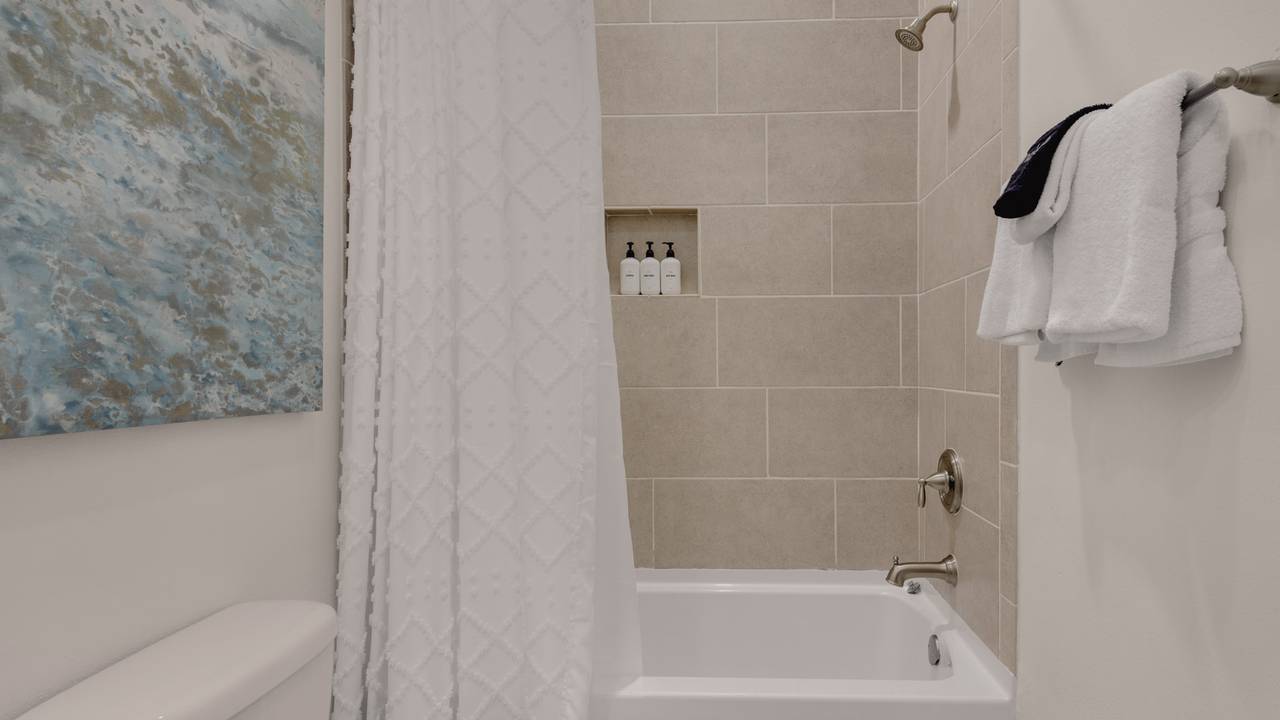 Prominence B - 30 Ray | Shared bathroom Prominence B - 30 Ray | Shared bathroom