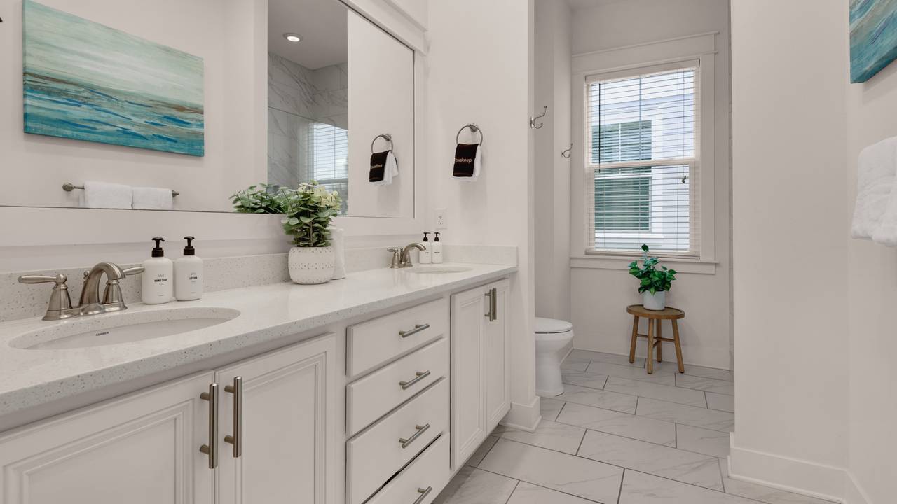 Prominence B - 30 Ray | Master's Private Bathroom Prominence B - 30 Ray | Master's Private Bathroom