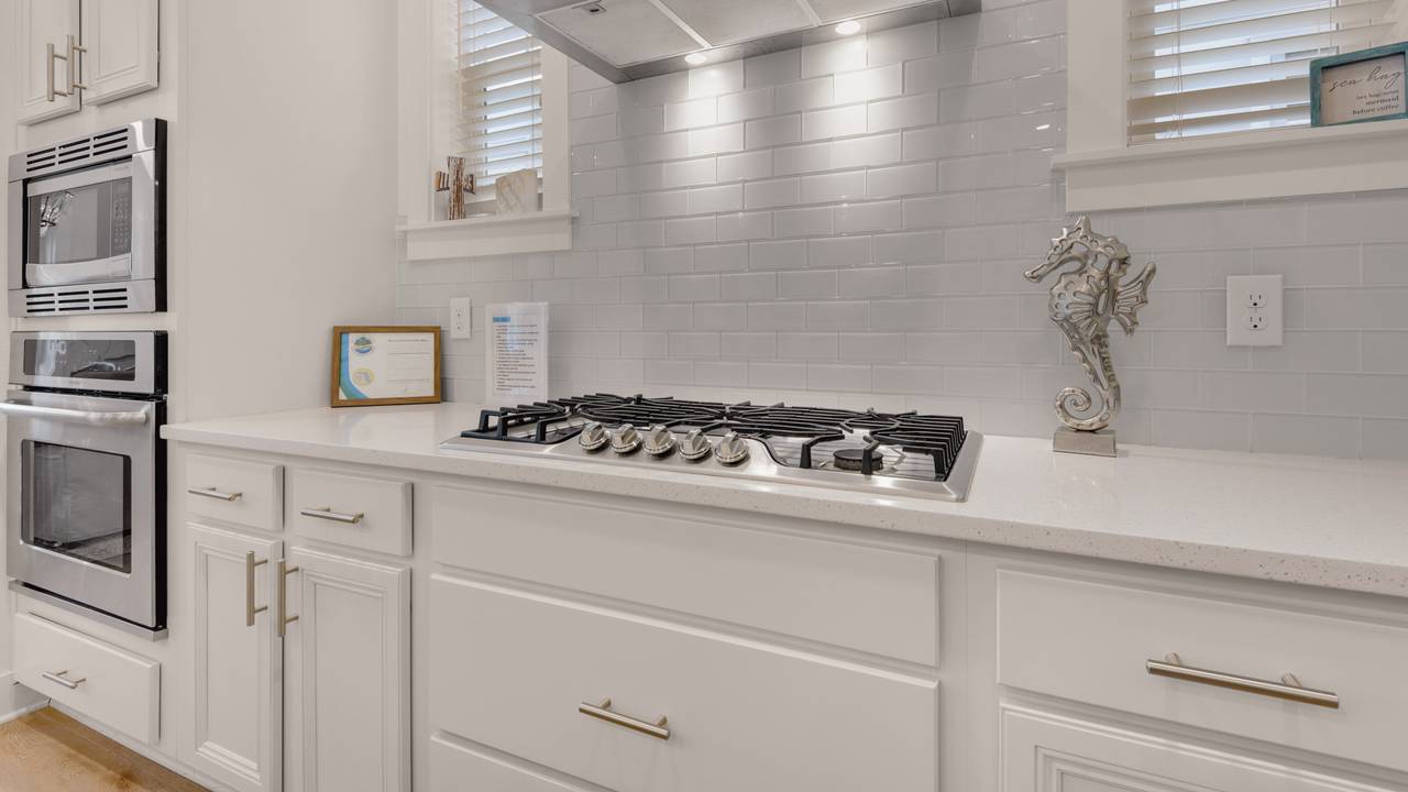 Prominence B - 30 Ray | Kitchen area Prominence B - 30 Ray | Kitchen area