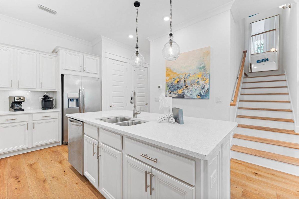 Prominence B - 30 Ray 