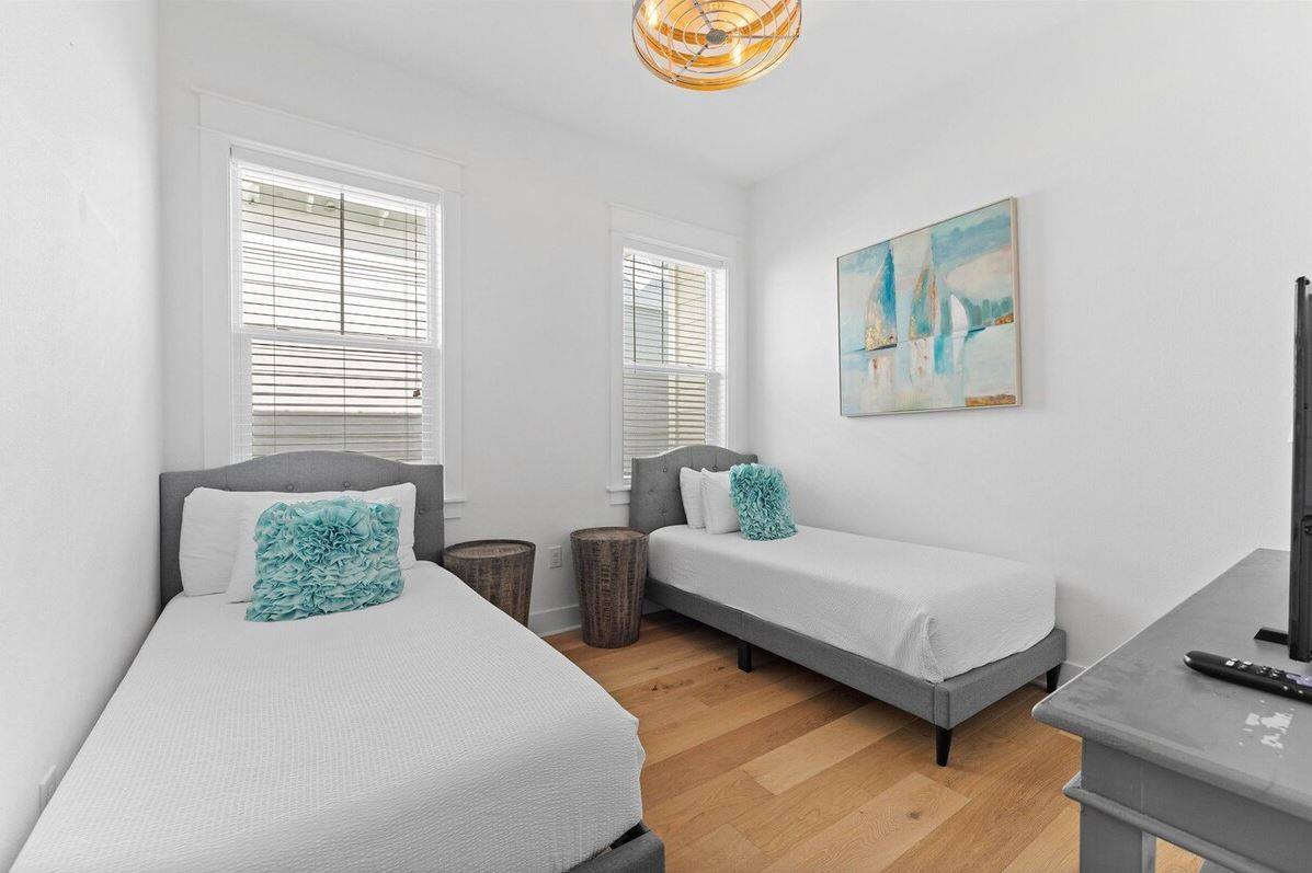 Prominence B - 30 Ray 