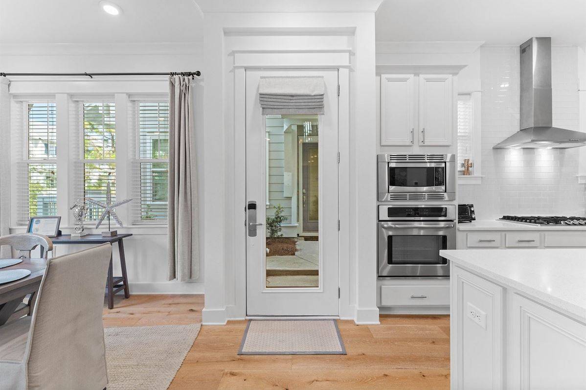 Prominence B - 30 Ray 