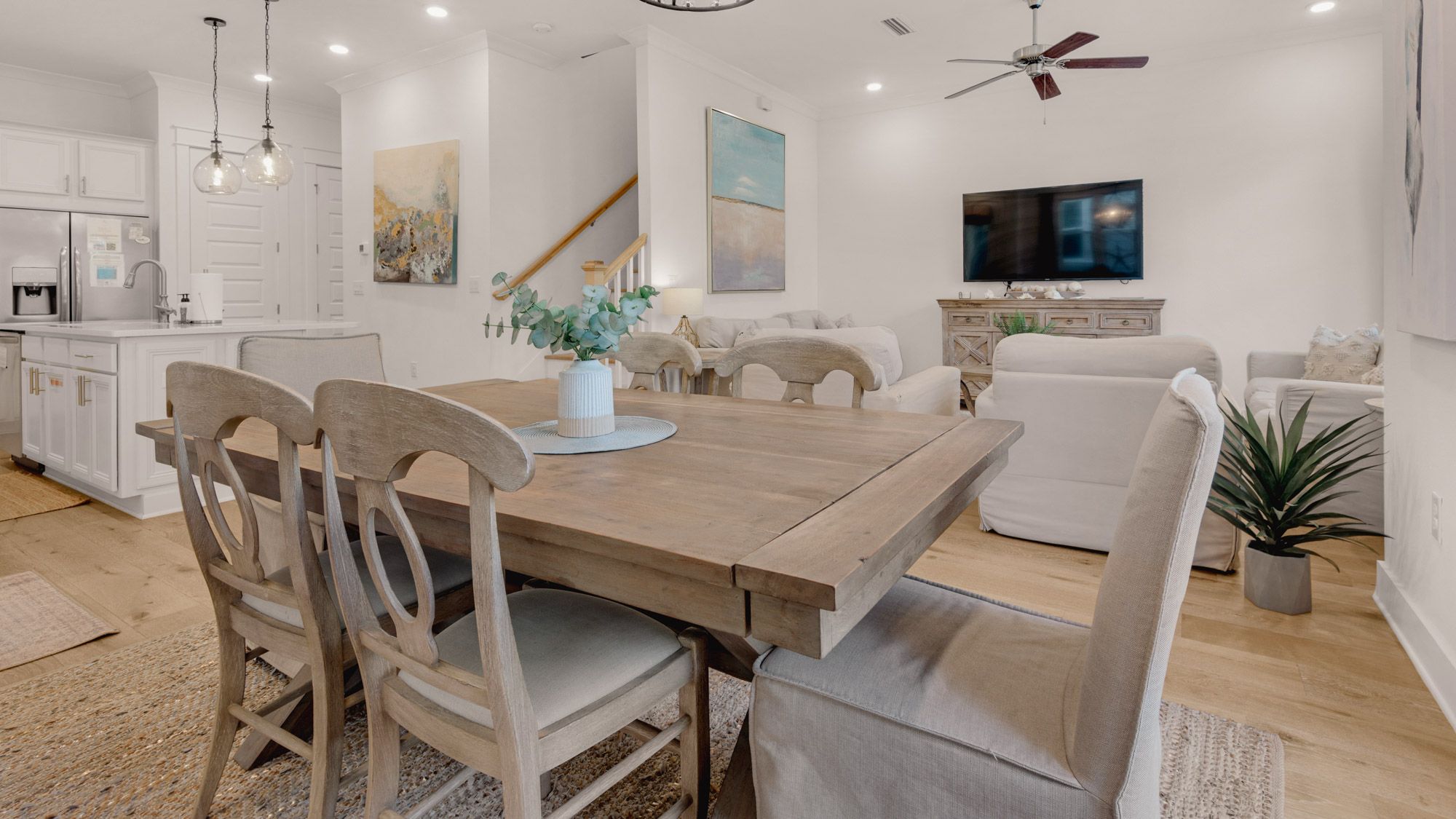 Prominence B - 30 Ray | Dining area