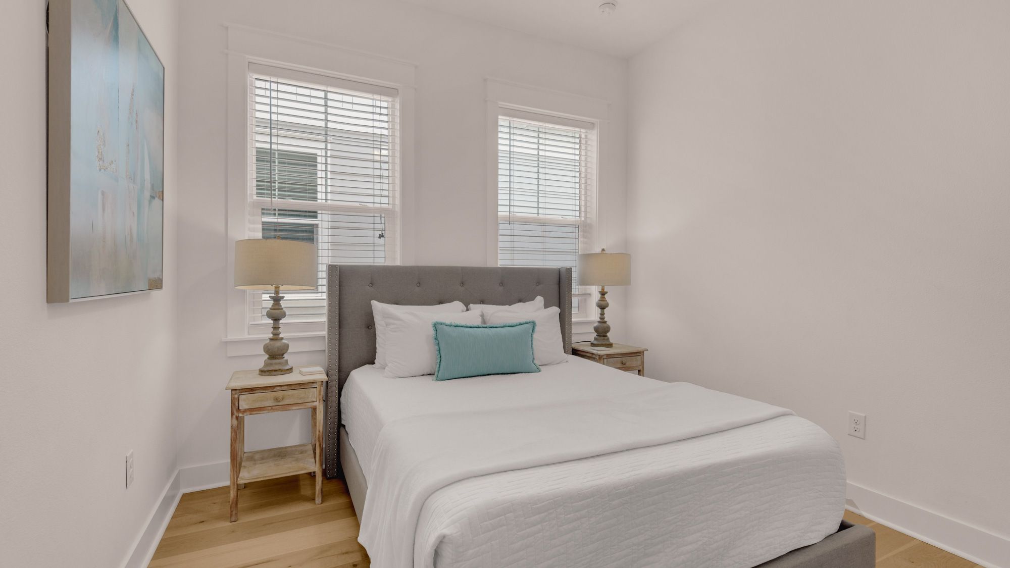 Prominence B - 30 Ray | Guest room w/ Queen bed & TV