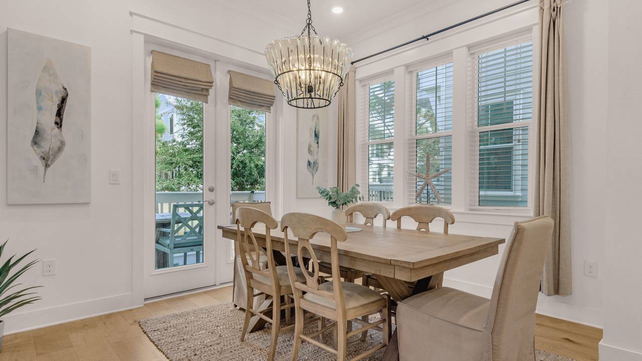 Prominence B - 30 Ray | Dining area Prominence B - 30 Ray | Dining area