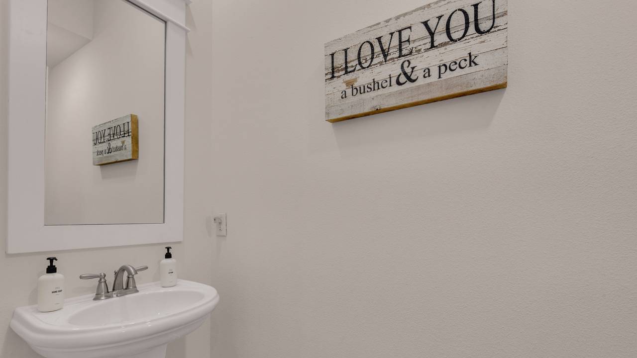 Prominence B - 30 Ray | Half bathroom Prominence B - 30 Ray | Half bathroom