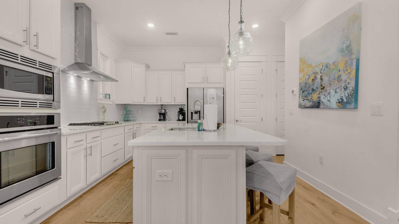 Prominence B - 30 Ray | Kitchen area Prominence B - 30 Ray | Kitchen area