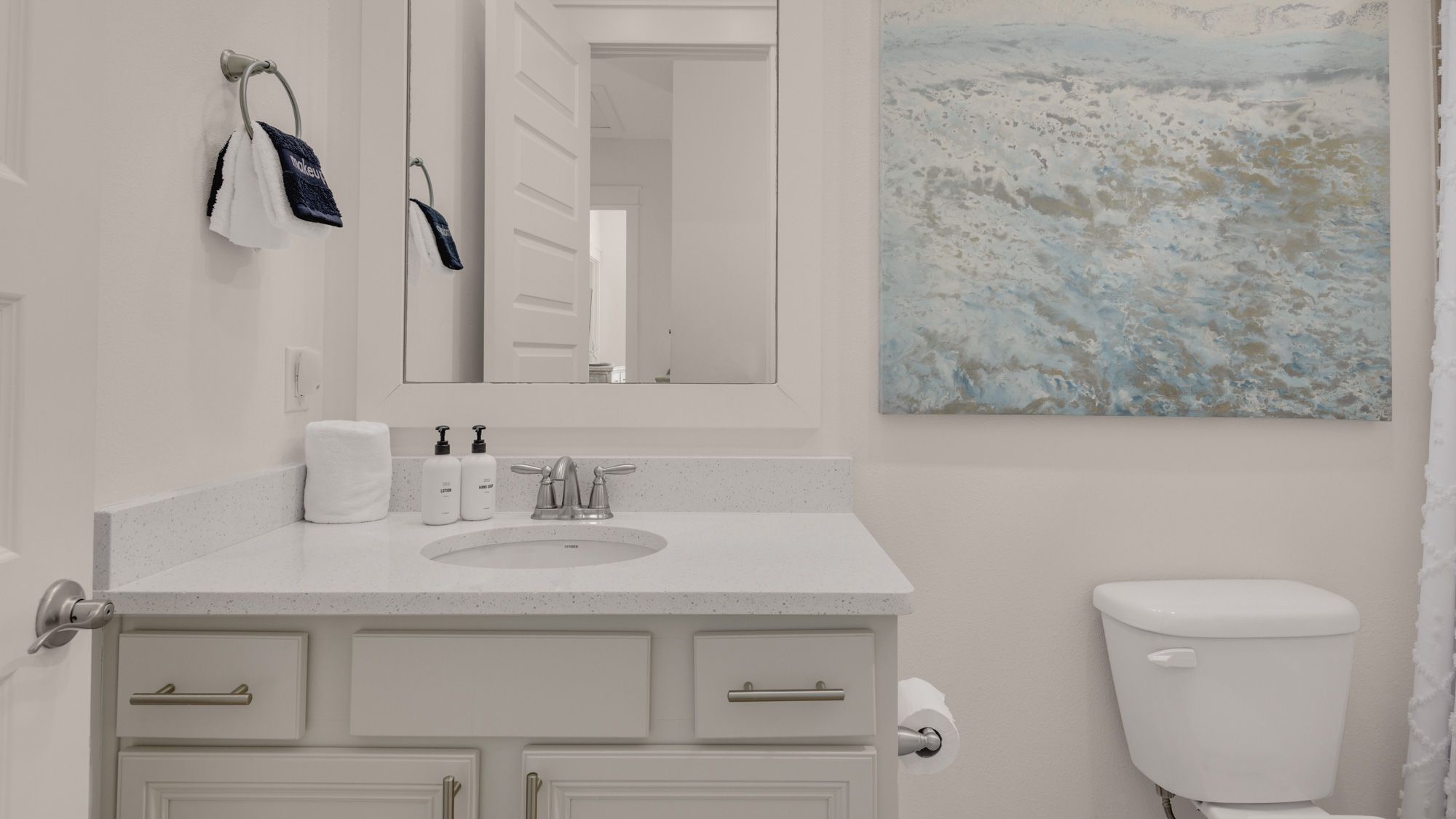 Prominence B - 30 Ray | Shared bathroom