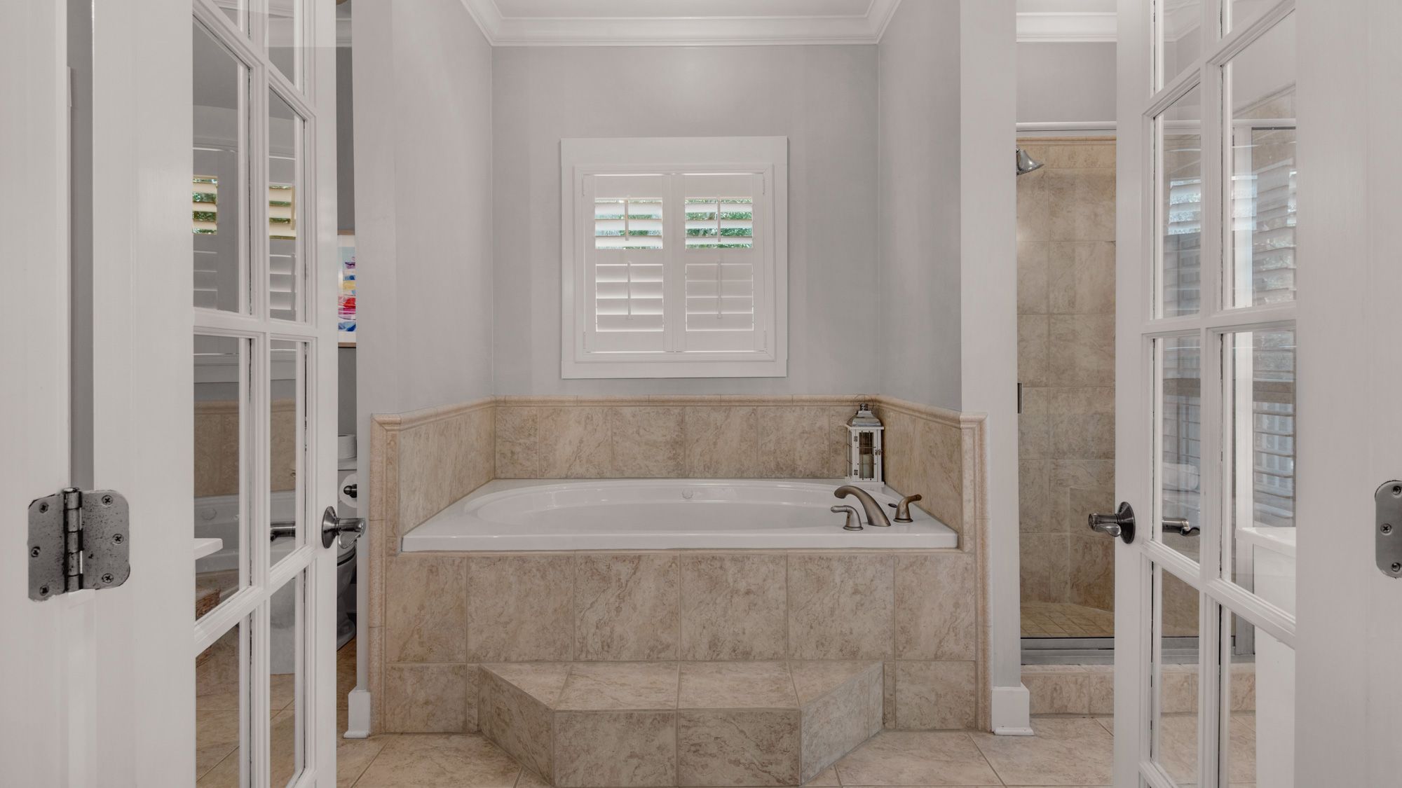 Magnolia Breeze - Master Bathroom Tub