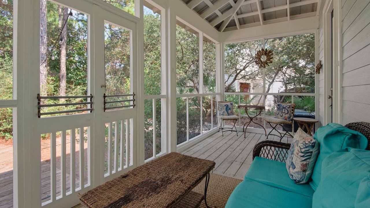 Magnolia Breeze - Screened in back porch Magnolia Breeze - Screened in back porch