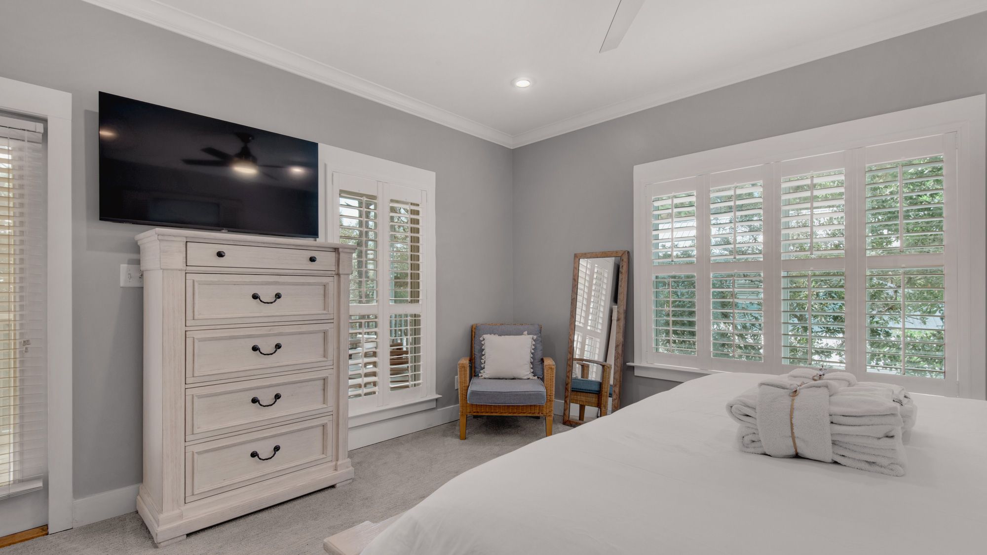 Magnolia Breeze - Master Bedroom w/ King bed