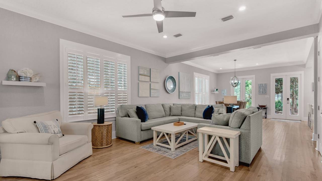 Magnolia Breeze - Living area Magnolia Breeze - Living area