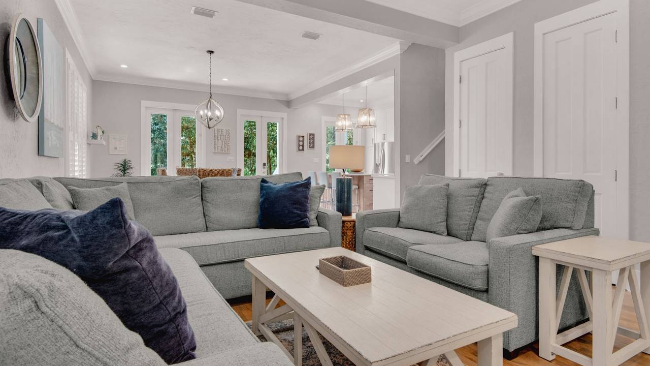 Magnolia Breeze - Living area Magnolia Breeze - Living area