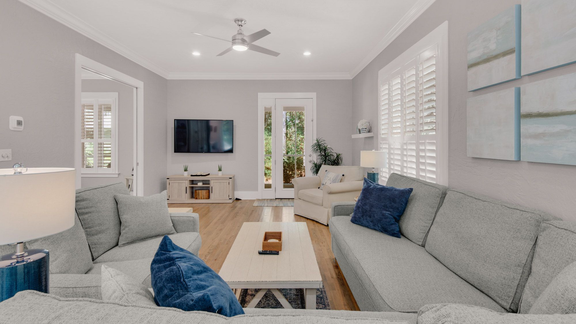 Magnolia Breeze - Living area