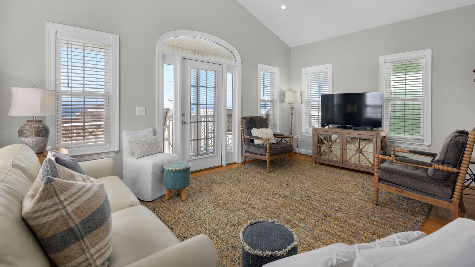 PPPP - Summertowne 10 | Living Area