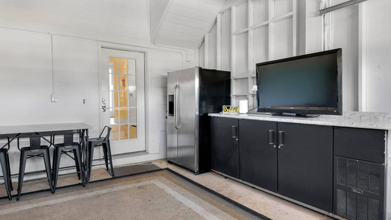 PPPP - Summertowne 10 | Garage w/ additional dining, refrigerato PPPP - Summertowne 10 | Garage w/ additional dining, refrigerato