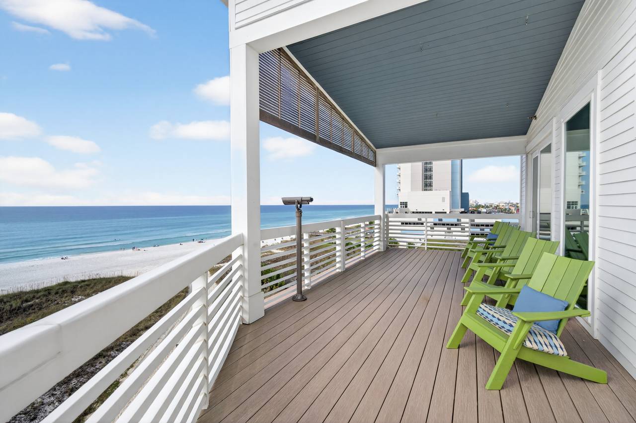 4th Floor - Balcony with binocular telescope 4th Floor - Balcony with binocular telescope