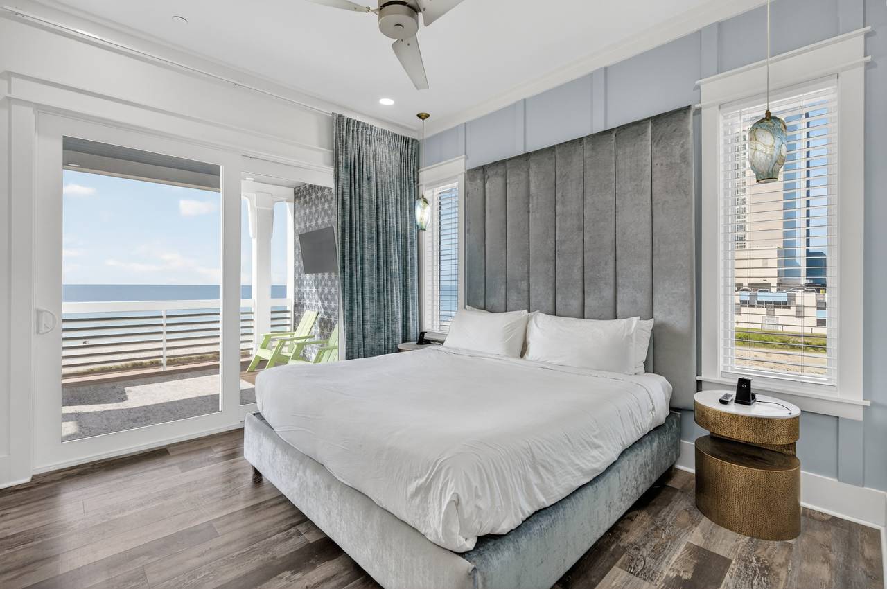 3rd Floor - King bedroom 2 3rd Floor - King bedroom 2