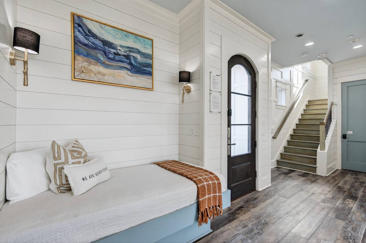 1st Floor - Additional Daybed 1st Floor - Additional Daybed