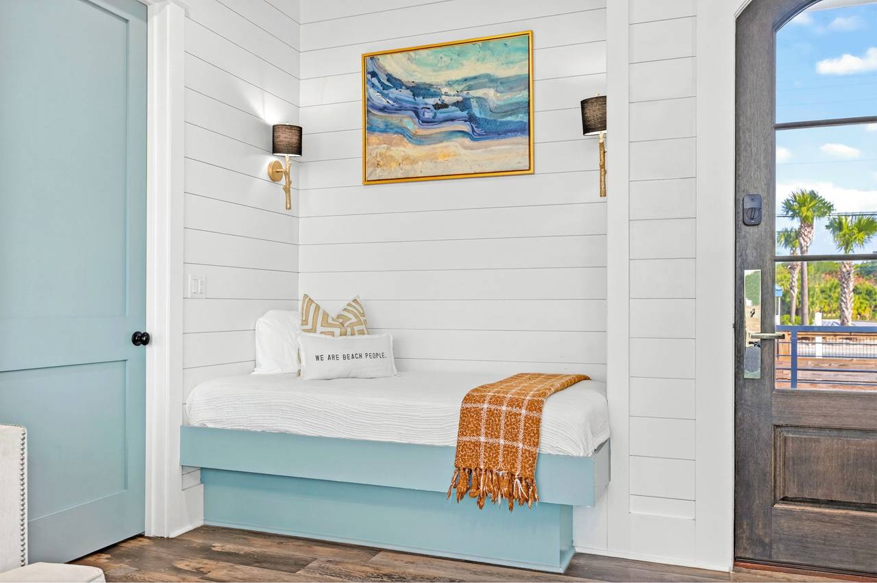 1st Floor - Additional Daybed 1st Floor - Additional Daybed