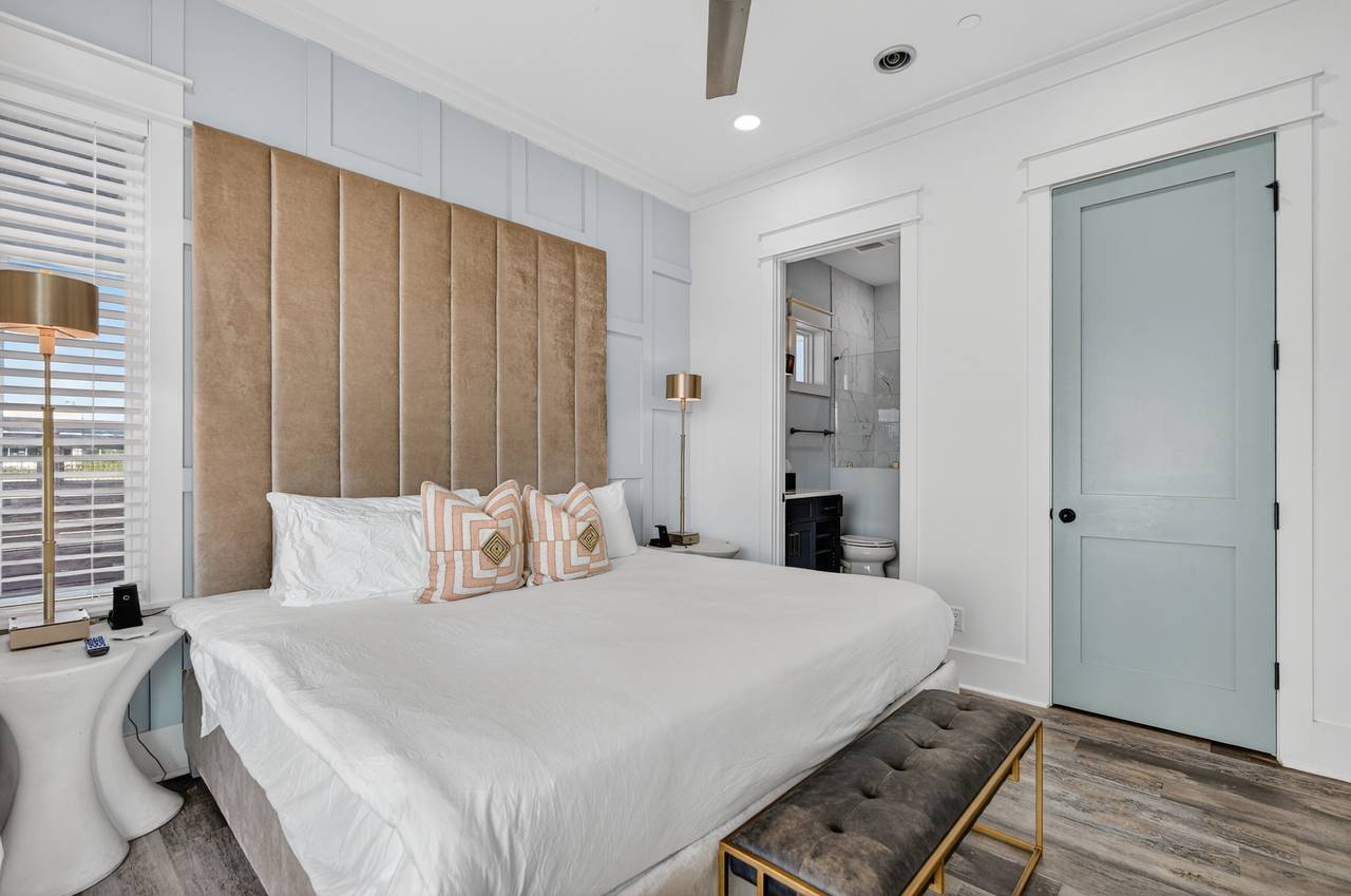 1st Floor - King Bed with direct deck access 1st Floor - King Bed with direct deck access