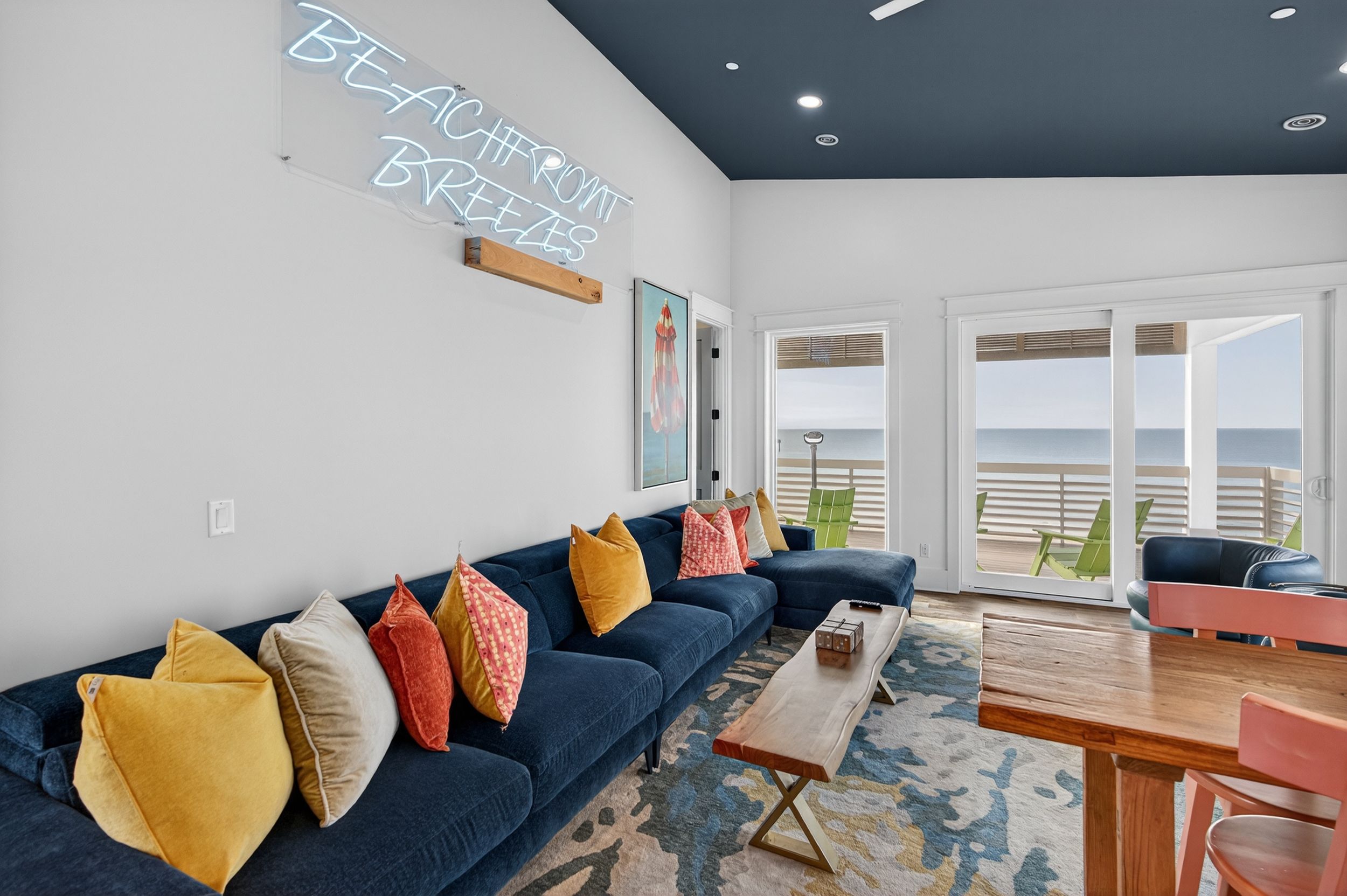 4th Floor - 2nd Living area