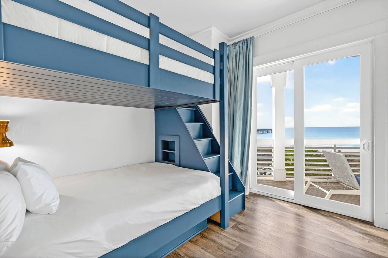 2nd Floor - Queen Bunk Room with Balcony Access 2nd Floor - Queen Bunk Room with Balcony Access