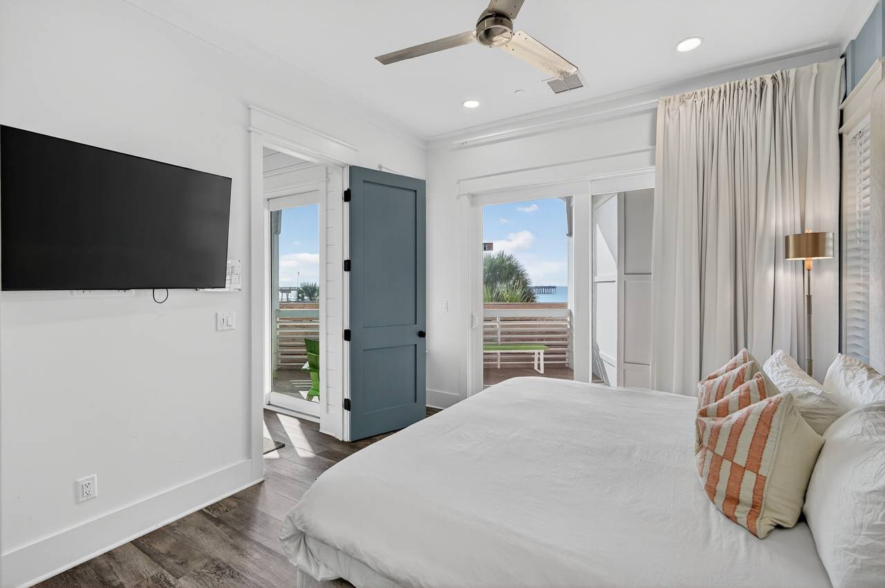 1st Floor - King Bed with direct deck access 1st Floor - King Bed with direct deck access