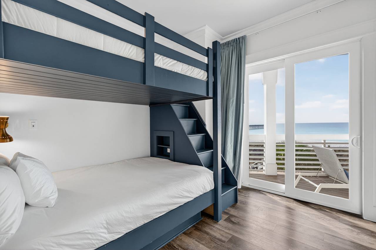 2nd Floor - Queen Bunk Room with Balcony Access 2nd Floor - Queen Bunk Room with Balcony Access