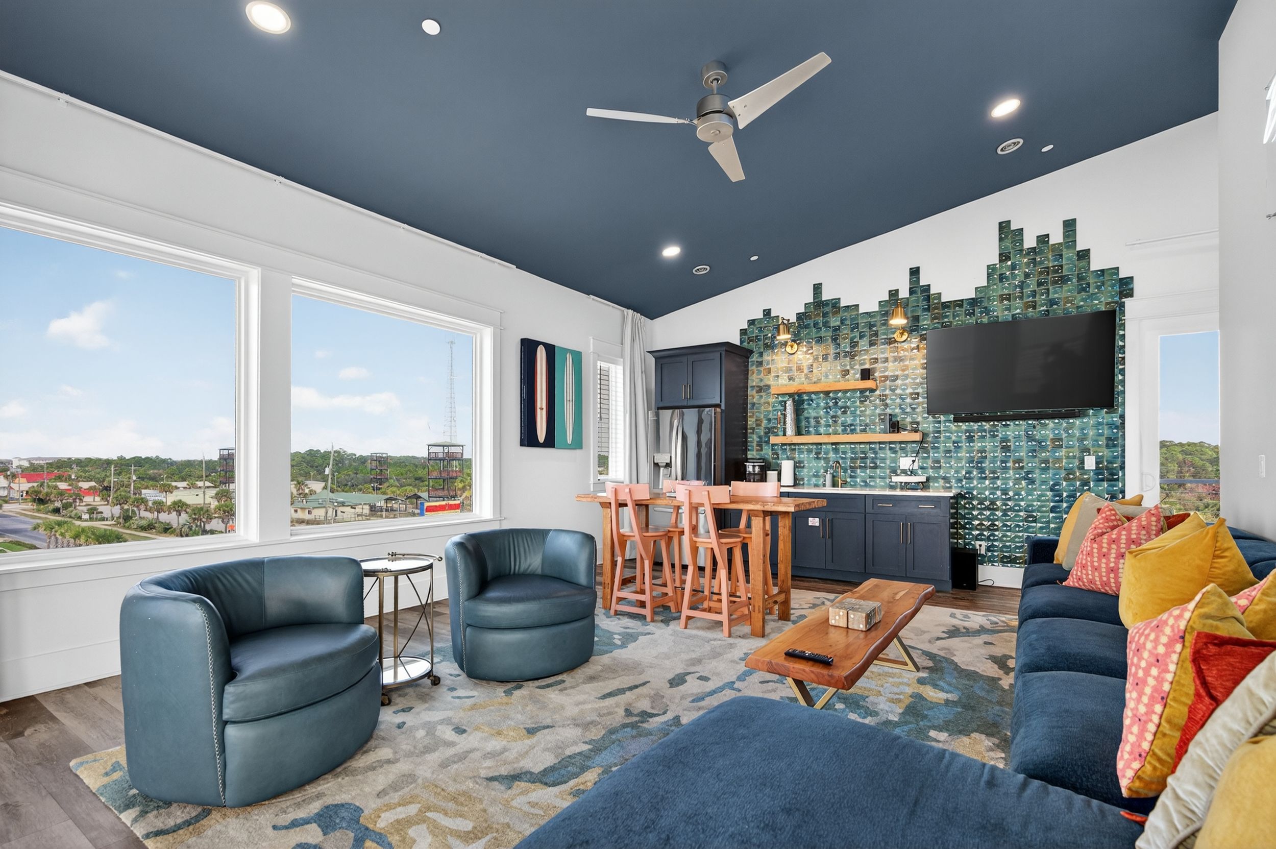 4th Floor - 2nd Living area