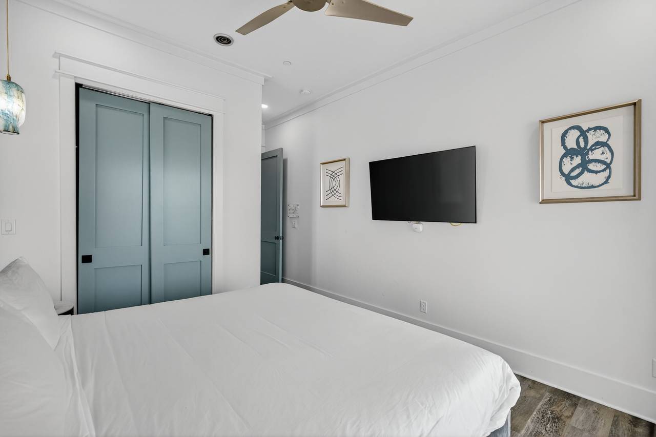 3rd Floor - King bedroom 2 3rd Floor - King bedroom 2