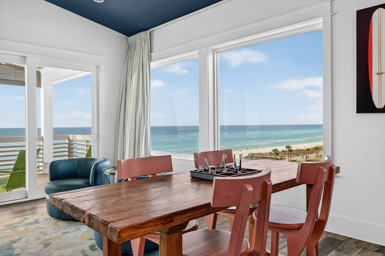 4th Floor - Dining area 4th Floor - Dining area