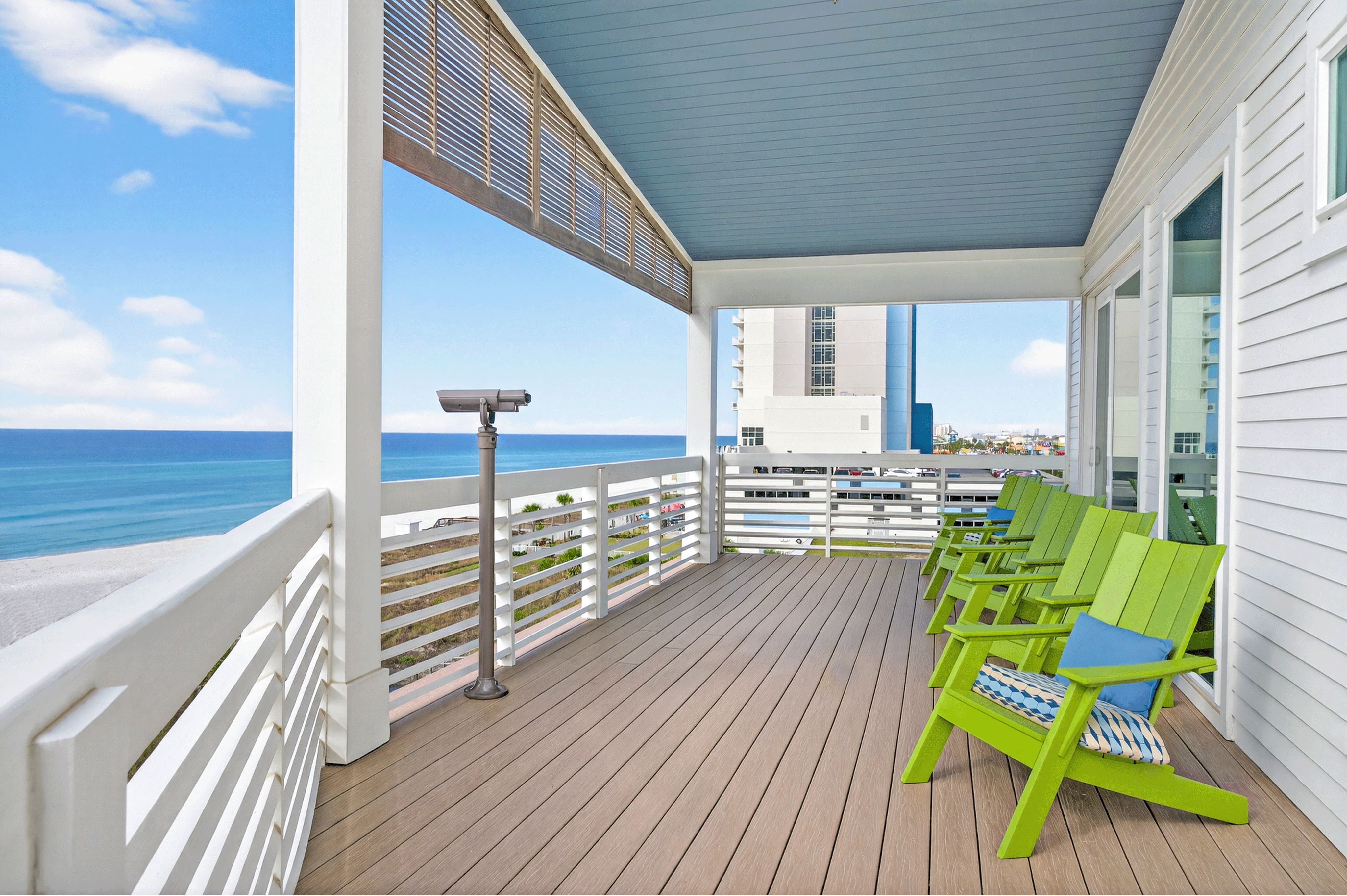 4th Floor - Balcony with binocular telescope