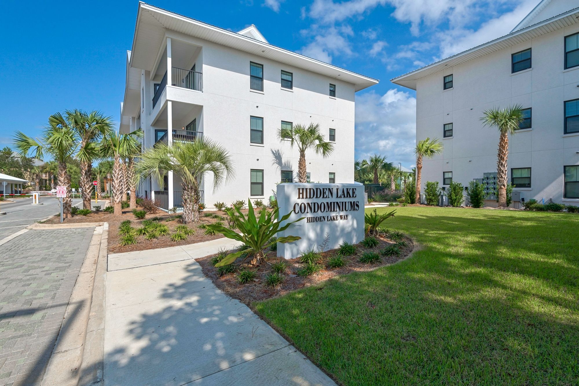 Hidden Lakes Grounds & Amenities